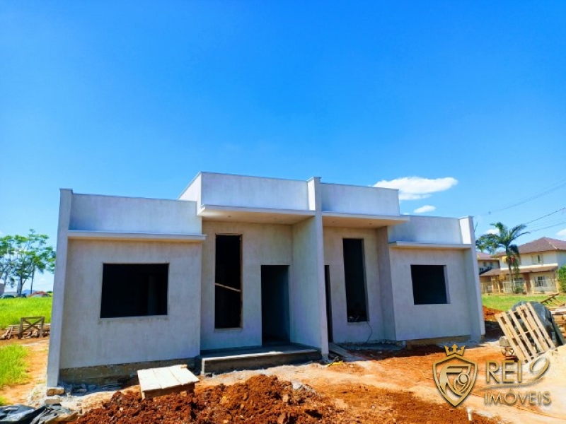 Casa Geminada NOVA 02 dormit. Pátio Fundos