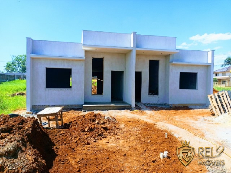 Casa Geminada NOVA 02 dormit. Pátio Fundos